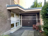 Eingang und Garage 48