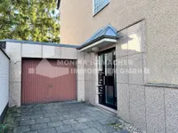 Eingang und Garage 50