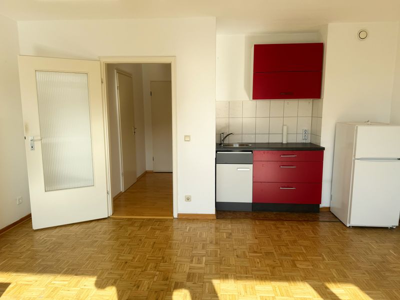 Zimmer mit Blick zum Flur