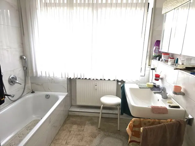 Seltene Gelegenheit in Bestlage 4-Zimmerwohnung mit Balkon, Aufzug, Garage