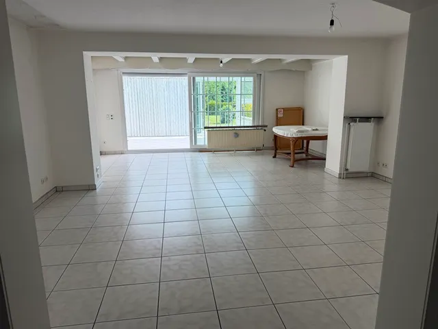 Einfamilienhaus mit Einliegerwohnung, Garage, Balkon und ausgebautem Dachstudio