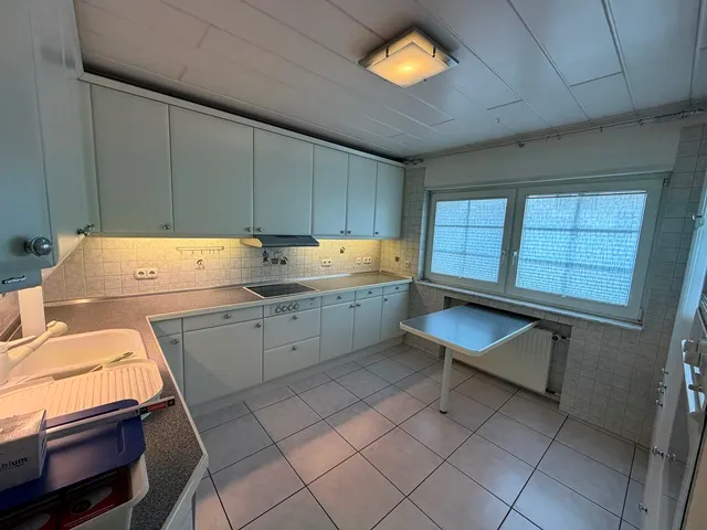Einfamilienhaus mit Einliegerwohnung, Garage, Balkon und ausgebautem Dachstudio
