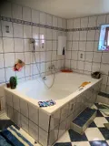 Mit Badewanne