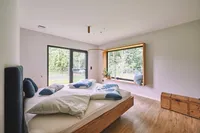 Schlafzimmer mit Panoramafenster