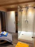 Saunaraum mit Dusche