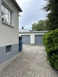 Blick auf die 2 Garagen