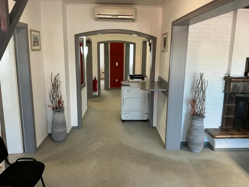 Planbare Warmmiete: Attraktive B&uuml;rofl&auml;chen im stilvollen Altbau in Lindern