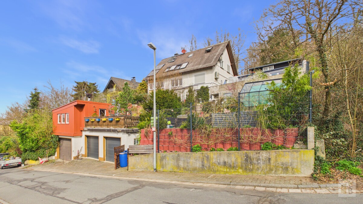 Titel - Blick auf das gesamte Anwesen