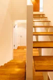 Treppe ins belichtete Souterrain