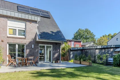 Jetzt neu: Haus zum Kauf in Schenefeld