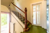 Eingang + Treppenhaus