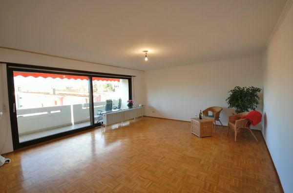 '+++ VERMIETET +++ Großzügige Sonnenwohnung - neues Badezimmer inklusive!