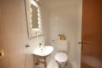 separates WC