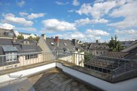 Terrasse mit Blick zur Stadt