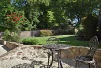 Sitzplatz vor dem Hauseingang