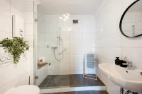 Modernes Duschbad