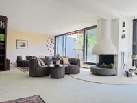 Wohnzimmer mit Kamin