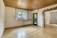 Eszimmer mit Zugang auf die Terrasse