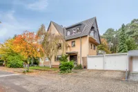 1. Titelbild Außenansicht Straße I