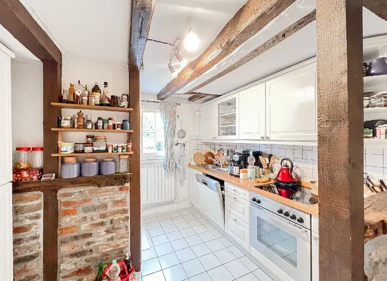 Küche mit Einbauküche