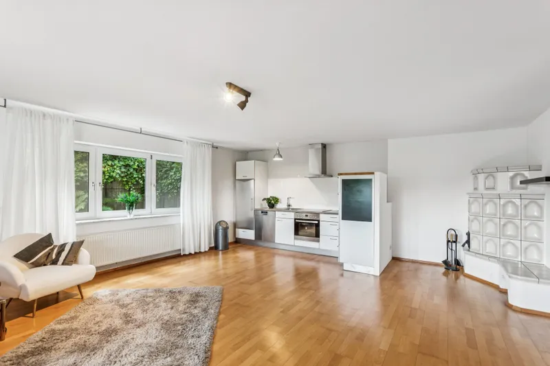 Einliegerwohnung mit Küche und Kachelofen