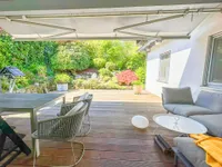 Herrliche Terrasse in Bankirai mit Grillplatz