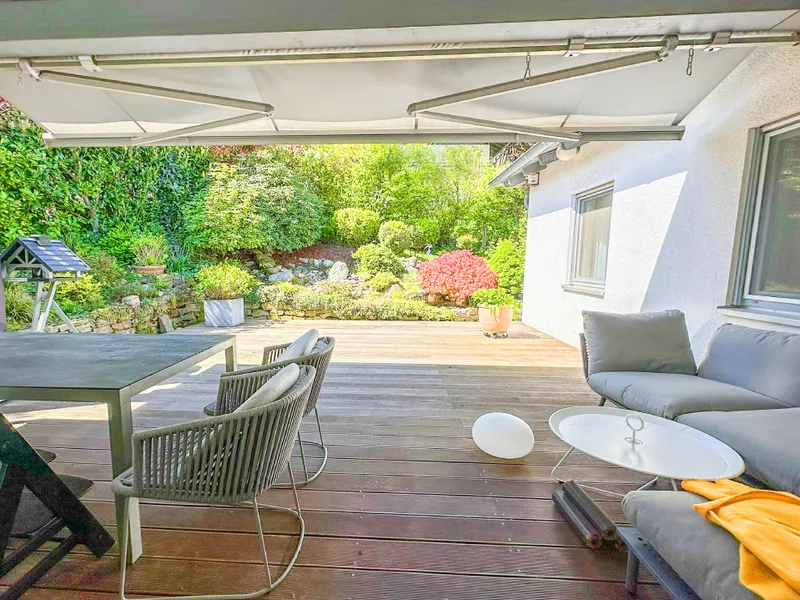 Herrliche Terrasse in Bankirai mit Grillplatz