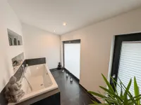 Bad en Suite mit Finnischer Infrarot Sauna, Walk in Dusche, Badewanne uvm.