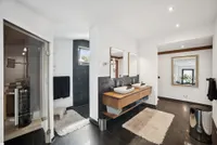 Bad en Suite mit Finnischer Infrarot Sauna, Walk in Dusche, Badewanne uvm. 
