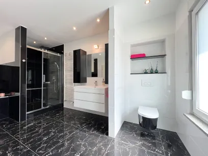 EG: Wannen-/Duschbad