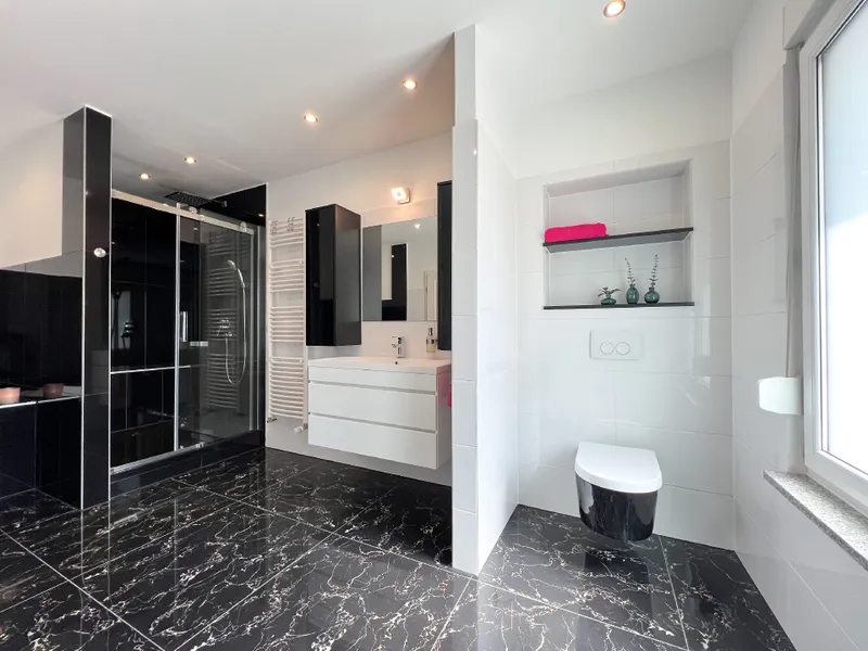 EG: Wannen-/Duschbad