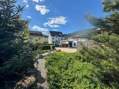 Garten- und Hofansicht