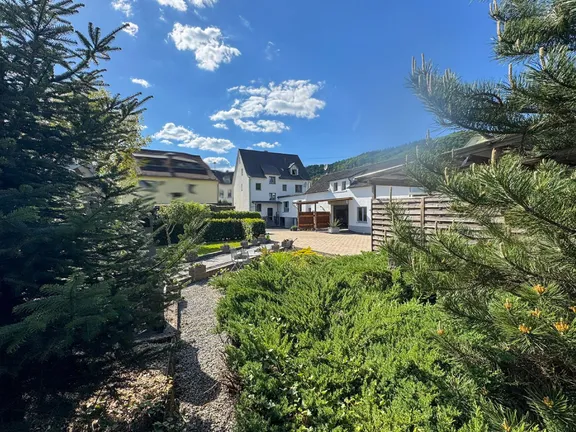 Garten- und Hofansicht