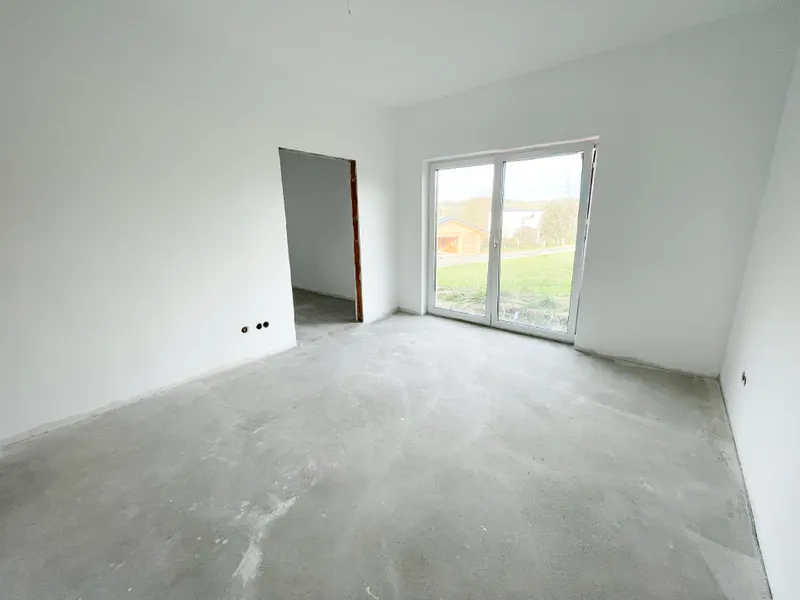 Schlafzimmer mit Ankleide im Rohbauzustand