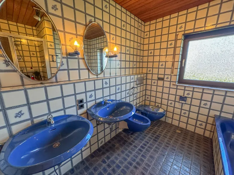 Bad mit Wanne  und  Dusche