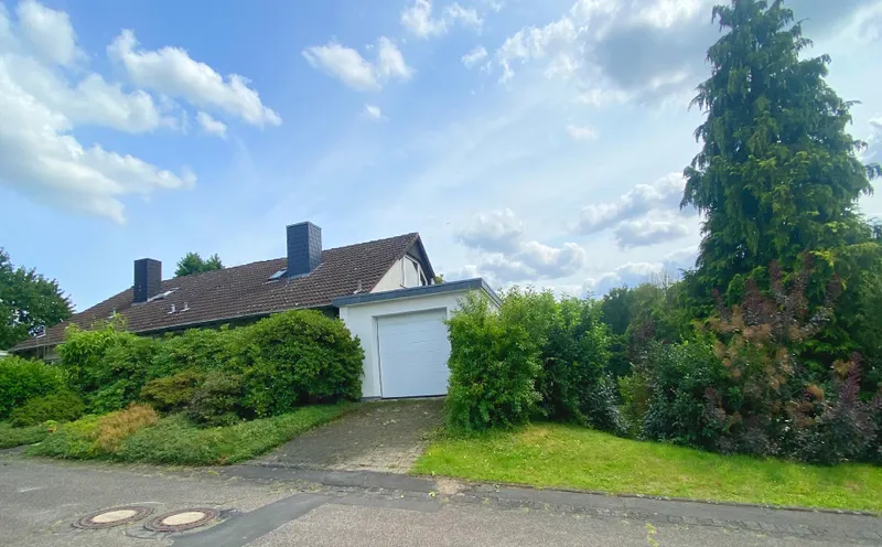 Frontansicht mit Garage