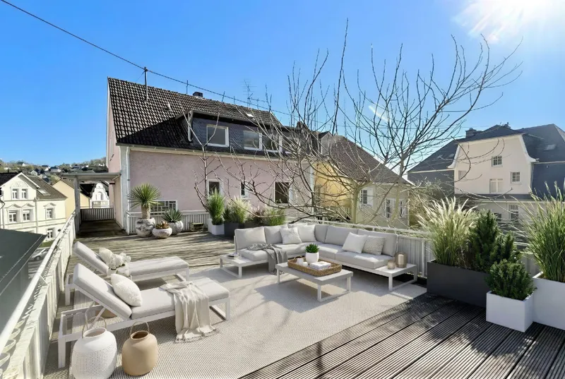 Dachterrasse und Rückansicht