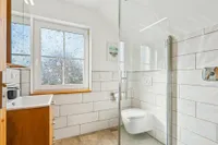 Kinderbad mit Dusche