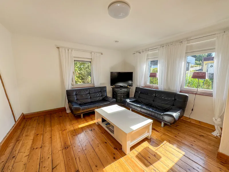 Wohnzimmer it wunderschönen alten aufgearbeiteten Holzdielen