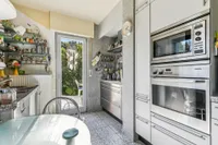 Küche mit Ausgang zur Terrasse