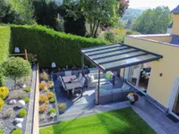 Überdachte Terrasse und Traumgrundstück