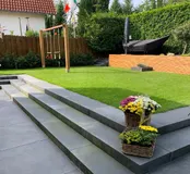 Platz für Schaukel und zum Spielen