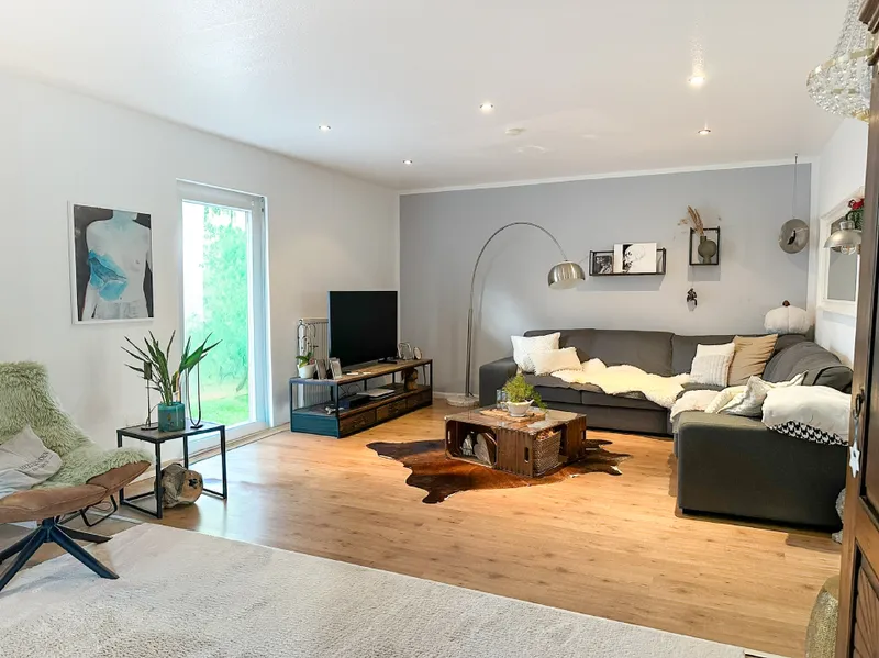  Wohnen mit tollem Holzboden