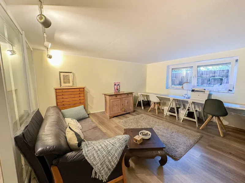 Home-Office und weiterer Raum im Gartengeschoss