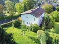 Drohnenansicht mit Garten