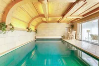großes Schwimmbad erneuert am Wintergarten