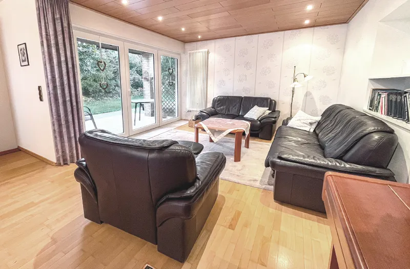 Wohnzimmer EG mit Ausgang auf die Terrasse