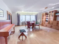 Wohnzimmer andere Seite mit Essbereich