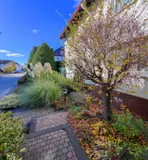 Hochwertig angelegter Eingangsbereich