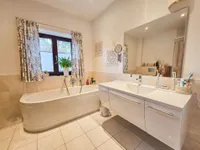 Ebenerdiges Wohnen auf großem Areal mit großzügiger Wohnfläche in Asbach!